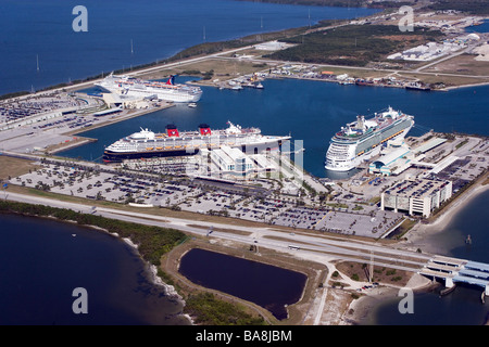 Les navires de croisière dans le port à Port Canaveral, Cocoa Beach, Floride Banque D'Images