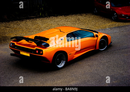 L'orange vif 90s 1990s Lamborghini Diablo GT supercar arrière ; les trois quarts d'en haut Banque D'Images