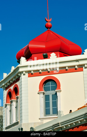 Le Portugal, l'Algarve : détails architectoniques du marché public dans le style néo-mauresque de Loulé Banque D'Images