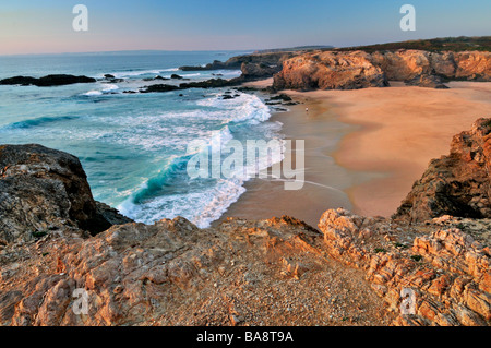 Voir à la plage de Praia Grande à Porto Covo Banque D'Images