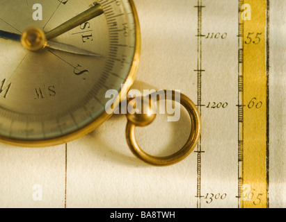 Close up of antique carte et boussole Banque D'Images