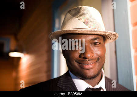 African American man wearing fedora hat Banque D'Images