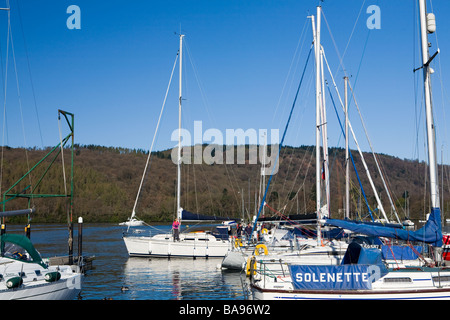 Le lac Windermere Marina près de Point Cockshott Banque D'Images