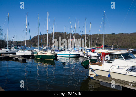 Le lac Windermere Marina près de Point Cockshott Banque D'Images