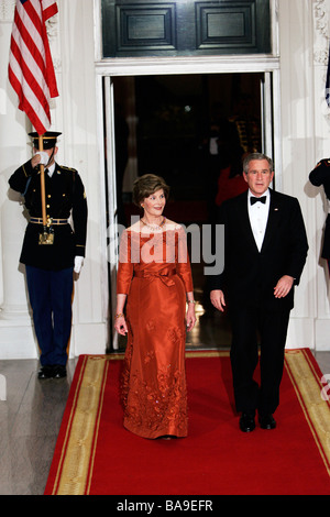 Le président américain George W Bush et la Première dame Laura Bush à un dîner à la Maison Blanche à Washington Banque D'Images