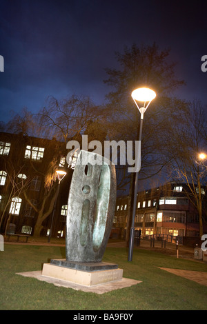 L'ÉCOLE D'ART BARBARA HEPWORTH NORWICH UK SCULPTURE NUCA UNIVERSITÉ DE LA NUIT DES ARTS Banque D'Images