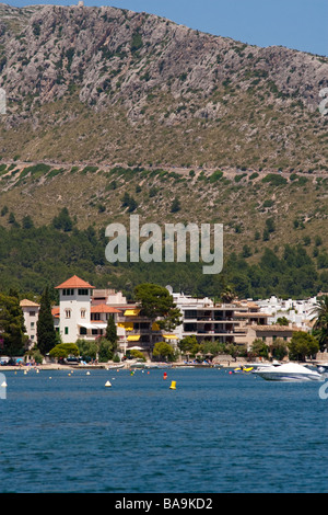Décor de montagnes à Port Pollensa tourist hotel Banque D'Images
