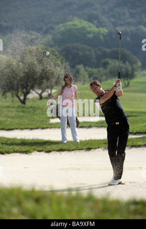 Un homme scandinave à jouer au golf, de l'Italie. Banque D'Images