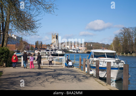 Rives de la Tamise au printemps Henley-on-Thames, Oxfordshire England UK Royaume-Uni GB Grande-bretagne British Isles Banque D'Images
