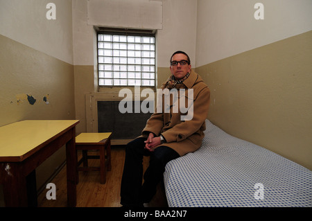 Stasi Mario Röllig ancien prisonnier dans la cellule de l'ancienne prison de Hohenschönhausen Banque D'Images