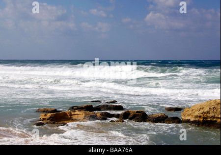 Paysage marin méditerranéen À KISSONERGA SUR L'île de Chypre. Banque D'Images
