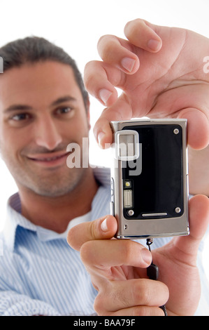 Jeune homme à la bonne photographie en cliquant sur Banque D'Images