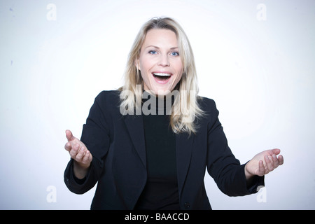 Belle femme expessive isolé sur backgroun Banque D'Images