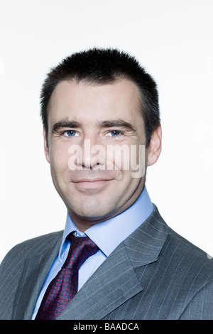 Portraits expressifs isolé sur fond blanc d'un bel homme Banque D'Images