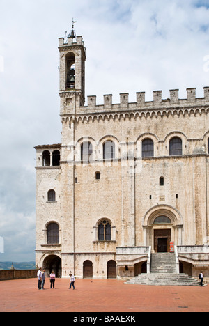 Piazza Grande et Palazzo dei Consoli Gubbio Ombrie Banque D'Images