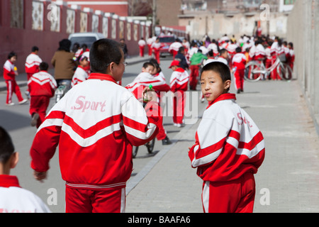 Les enfants de l'école dans le Nord de la Chine, la Mongolie Intérieure Dongsheng Banque D'Images