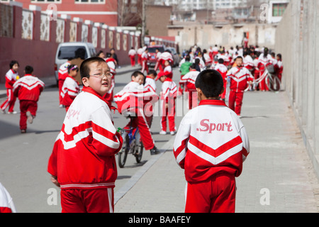 Les enfants de l'école dans le Nord de la Chine, la Mongolie Intérieure Dongsheng Banque D'Images