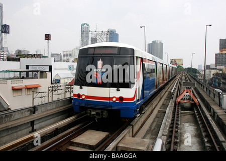 La Bangkok Sky Train CEST Banque D'Images