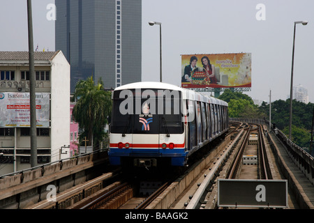 La Bangkok Sky Train CEST Banque D'Images