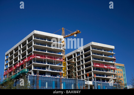 Nouveau bâtiment de bureaux et immeubles en construction dans le cadre d'un programme de régénération de la laganside de la ville Banque D'Images