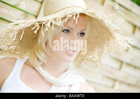 Une femme portant un chapeau, la Suède. Banque D'Images