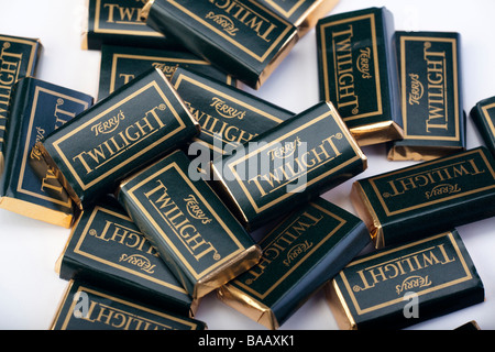 Terry's Twilight fondant menthe chocolats noirs Banque D'Images