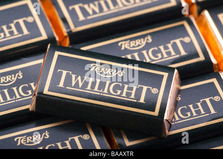 Terry's Twilight fondant menthe chocolats noirs Banque D'Images