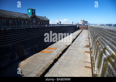 Ancienne cale sèche sec thompsons et pompe maison où le Titanic a été construit dans l'île de queens belfast titanic quarter Banque D'Images