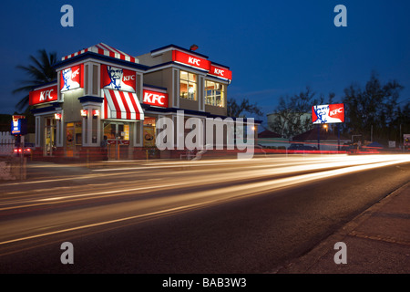 Fast food restaurant KFC à Oistins Fish Fry, Oistins, 'Sud' Côte de la Barbade Banque D'Images