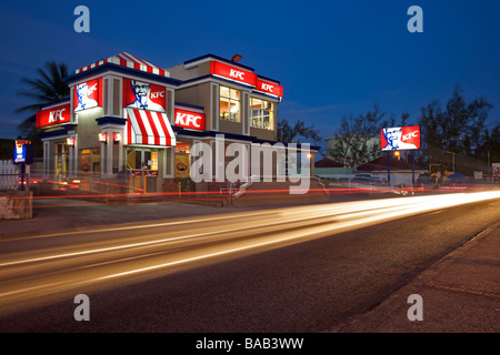 Fast food restaurant KFC à Oistins Fish Fry, Oistins, 'Sud' Côte de la Barbade Banque D'Images