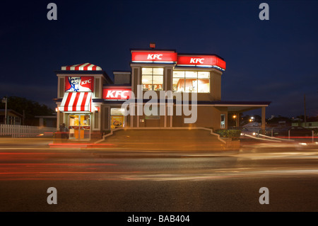 Fast food restaurant KFC à Oistins Fish Fry, Oistins, 'Sud' Côte de la Barbade Banque D'Images