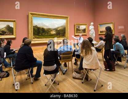 Chargé de cours et des étudiants en art au Metropolitan Museum of Art de New York City Banque D'Images