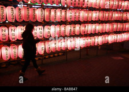 Lanternes japonaises allumé à Tokyo au Japon Banque D'Images