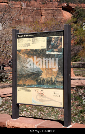 Des panneaux d'information au début de la promenade du temple de sinawava Zion Canyon National Park Utah usa Banque D'Images