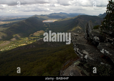 Vue panoramique de Halls Gap de Booroka Lookout dans le Victoria en Australie dans les Grampians Banque D'Images