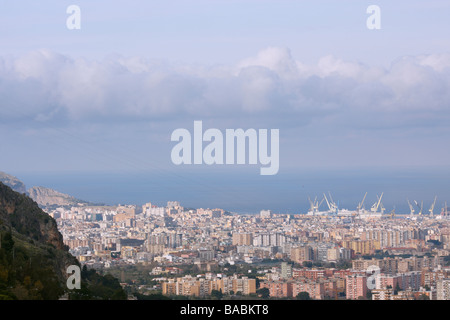 Vue de Palerme à partir de Monreale, Sicile, Italie Banque D'Images