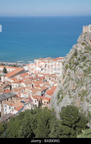 Vue du château, de la ville de Cefalù, Sicile, Italie Banque D'Images