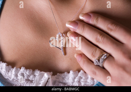 Close up of a woman's hand plus de coeur Banque D'Images