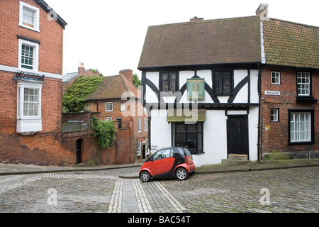 L'Arlequin, un cadre en bois de style Tudor house situé sur la Colline de la ville de Lincoln, Angleterre. Banque D'Images