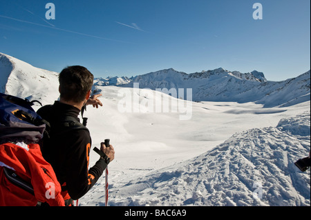 L'homme sur la raquette à la visite de la forêt de Bregenz Banque D'Images