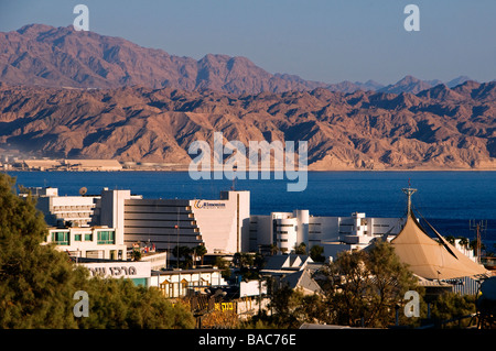 Hôtels le long de la côte d'Eilat, une ville à la pointe nord de la mer Rouge, sur le golfe d'Aqaba. Israël Banque D'Images