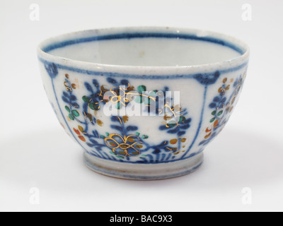 Par souci de porcelaine Imari japonais antique tasse thé bol Banque D'Images