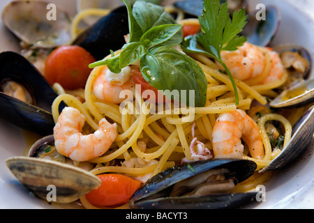 Italie, Pouilles, Gargano, Mattinata, Giardino Monsignore, troccoli, un restaurant local typique, préparée avec des pâtes Banque D'Images