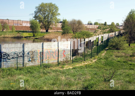 La section de mur de Berlin, entre Rudow et Altglienicke, Berlin, Allemagne Banque D'Images