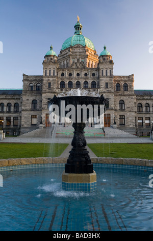 Bâtiment du Parlement et fontaine, Victoria, Canada Banque D'Images