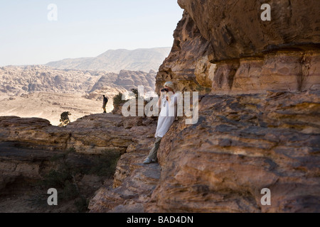 Sentier de montagne au-dessus du désert, Beida (10 km au nord de Pétra) Réserve archéologique en Jordanie Banque D'Images