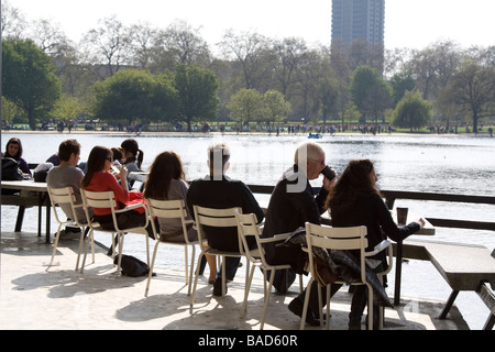 En plein air au Serpentine - Hyde Park - Londres Banque D'Images