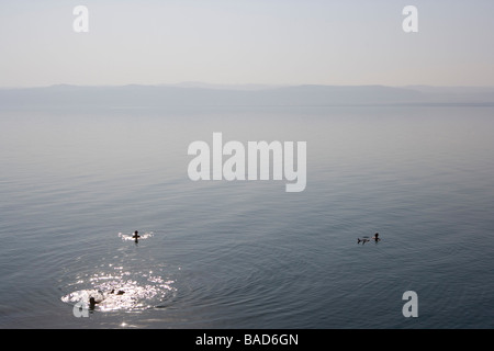 Les touristes à la mer Morte, Marriott Dead Sea Resort, Jordanie Banque D'Images