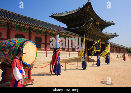 Cérémonie de la relève de la garde, Gyeongbokgung, Séoul, Corée du Sud Banque D'Images