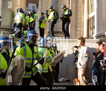 La police anti-émeute - Sommet du G20 - Manifestations - Ville de Berwick Street London Banque D'Images